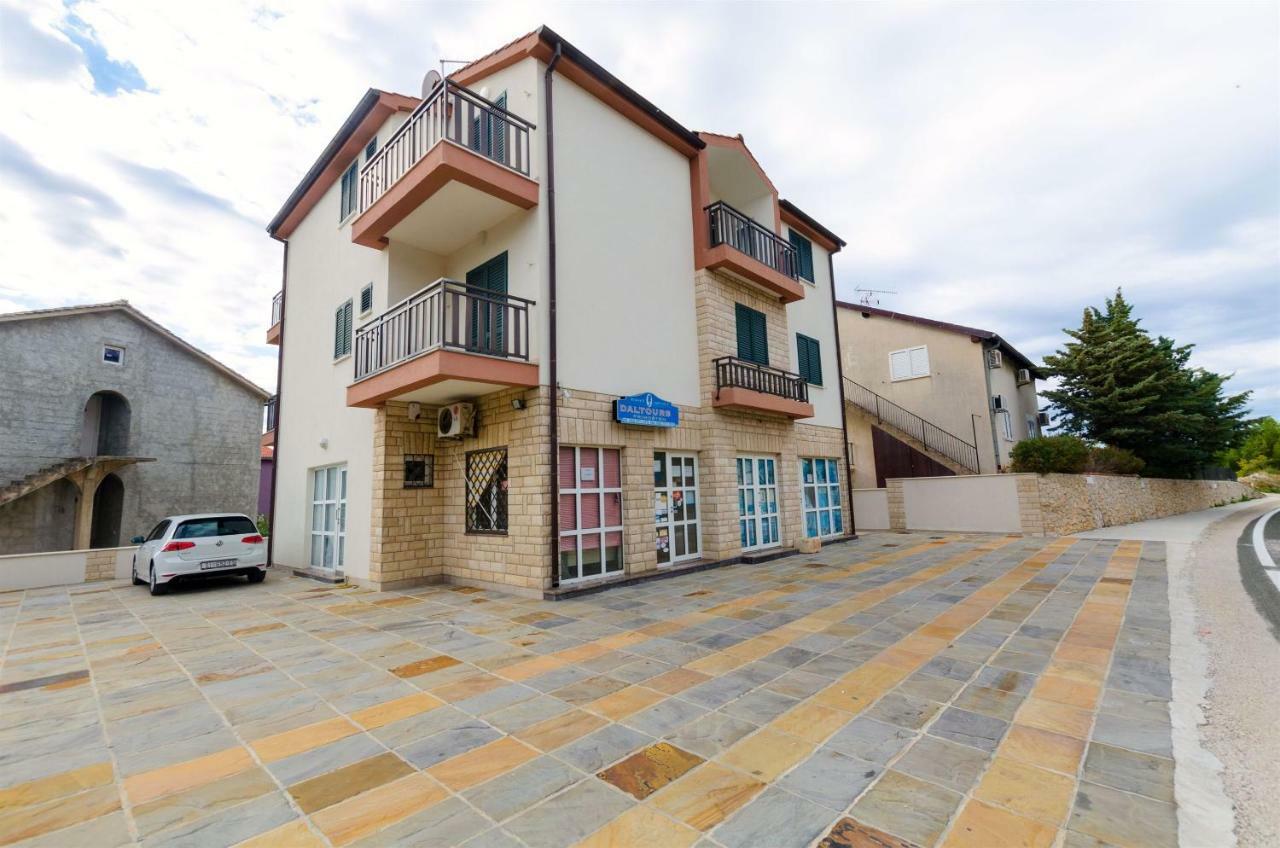 Apartments Karmen 普利莫顿 外观 照片